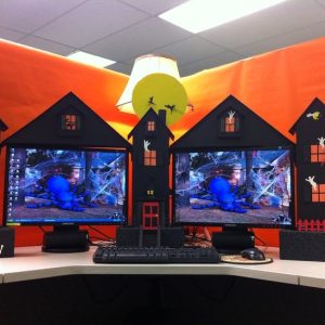 Halloween-office-decorations-desk